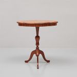 1045 8332 PEDESTAL TABLE